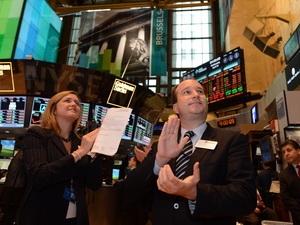 ประชาคมโลกชื่นชมการตัดสินใจการปรับเพิ่มเพดานหนี้สาธารณะของสหรัฐ